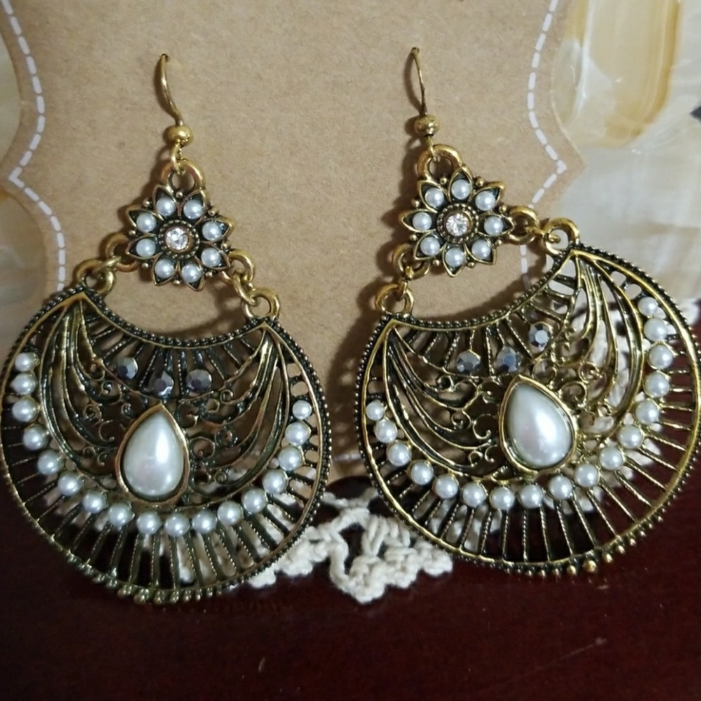 BRAND NEW Vintage Gold EARINGS